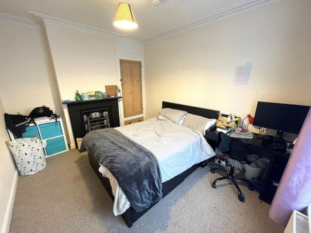 4 bedroom terraced house to rent - Photo 4