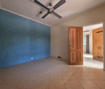 2 bedroom Cottage with external Retreat and Undercover Parking - Photo 3