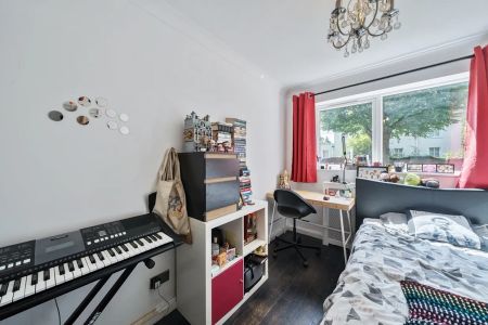 3 bedroom flat to rent - Photo 3