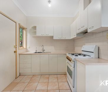 Pet friendly 3 bedroom home with pool - Photo 3