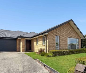 ROLLESTON - 4 BEDROOM, 2 BATHROOM, 2 LIVING - Photo 4