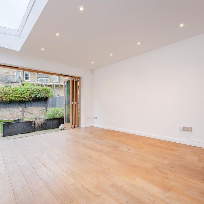 3 bedroom flat to rent - Photo 1