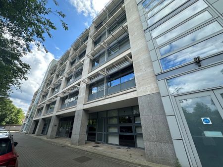 Edinburgh Gate, Harlow - Photo 2