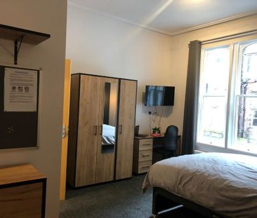 16 bedroom flat to rent - Photo 1