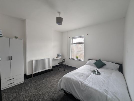 1 Beds - House share - - Photo 1