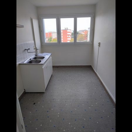 Location Appartement 2 pièces 48 m² Issoudun - Photo 3