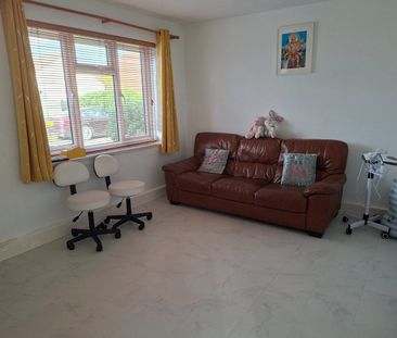 3 Bed Semi-Detached House, Alwins Court, BS30 - Photo 1