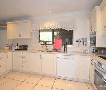 Spacious Family Home with Brand new Timber Flooring - Photo 6