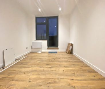 Victoria Road, Aldershot, Hampshire, GU11 - Photo 2