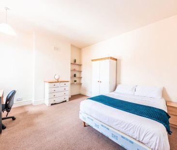 6 bedroom terraced house to rent - Photo 3