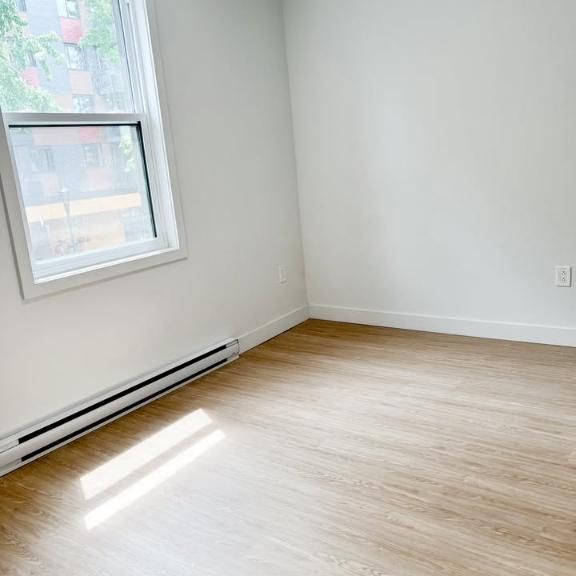 3 1/2 rénové sur la rue sainte catherine - Photo 1