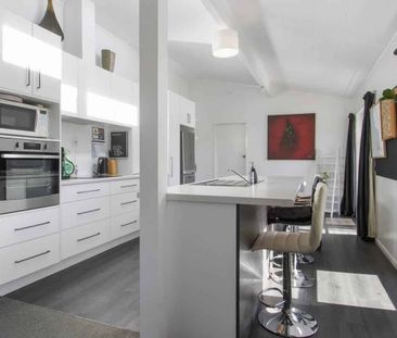 3 Bedroom Home with Rumpus - Photo 5