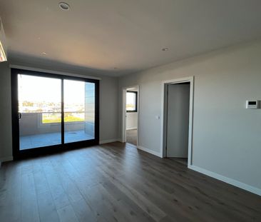 Quality living in a fantastic location - Photo 2