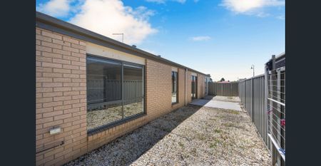 Neat & Convenient Living in Wendouree - Photo 2