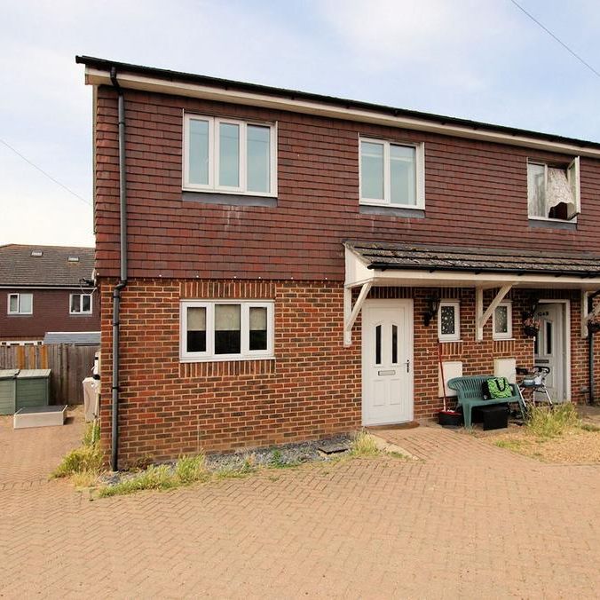 4 bedroom semi-detached house to rent - Photo 1