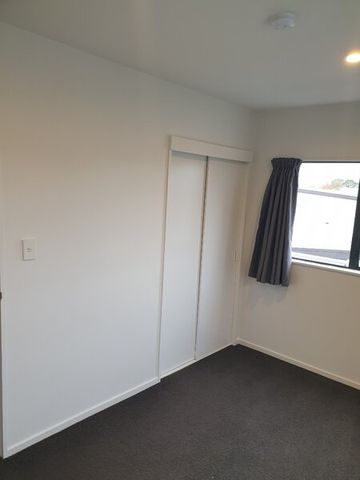 THREE BEDROOM APARTMENT – SINGLE GARAGE - Photo 3