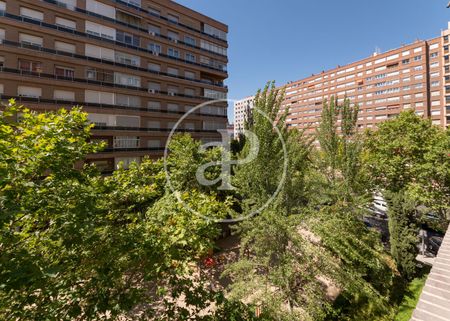Flat for rent in Poeta Joan Maragall. - Photo 3
