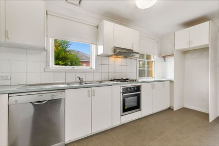 Lovely 3 Bedroom Family Home..... - Photo 4