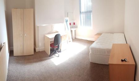 8 bedroom terraced house to rent - Photo 3