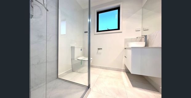 Three bedroom townhouse in Sringvale - Photo 1