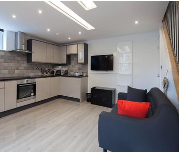 2 bedroom terraced house to rent - Photo 1