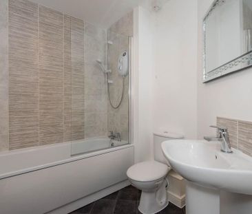 3 bedroom semi-detached house to rent - Photo 4