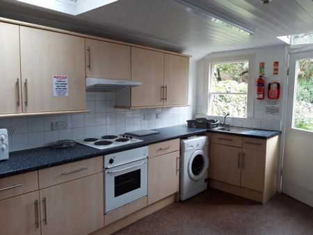 1 bedroom in a house share to rent - Photo 4
