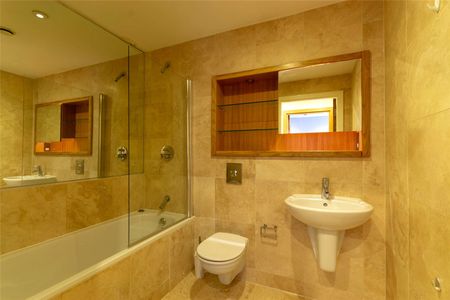 2, Quayside Lofts, 58 Close, Newcastle Upon Tyne, NE1 3RJ - Photo 2