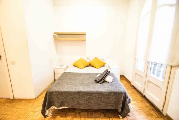 Carrer de Balmes, Barcelona, Catalonia 08008 - Photo 1