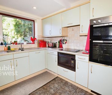 4 bedroom detached house to rent - Photo 4