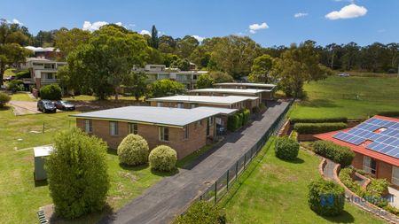 Two bedroom brick unit - Photo 2