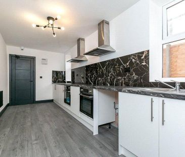 Property to rent - Photo 2