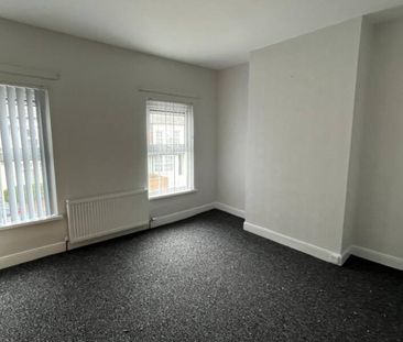 Partly Furnished 2 Bedroom Terrace - Photo 3