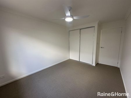 Stylish 4-Bedroom Family Home in Munno Para Downs - Photo 3