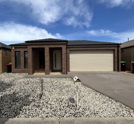 129 Botanica Springs Boulevard, Brookfield - Photo 1