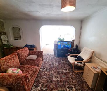 4 bedroom semi-detached house to rent - Photo 3