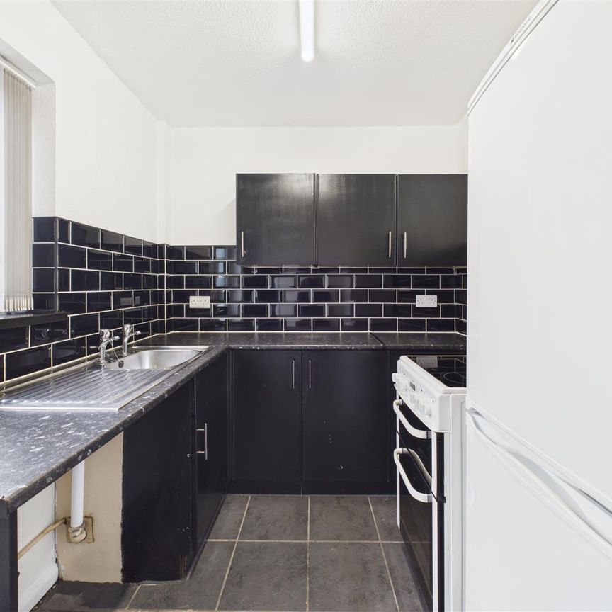 2 bedroom Semi-detached bungalow to rent - Photo 1