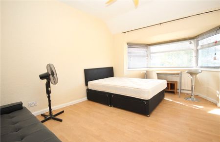 Greenford Road, Greenford, UB6 8QU - Photo 2