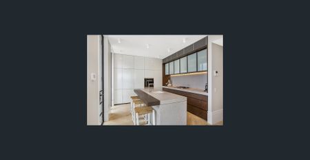 Prestigous Three Bedroom Harbour Apartment - Photo 3