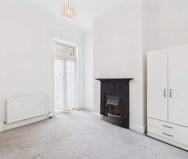 2 bedroom maisonette to rent - Photo 4