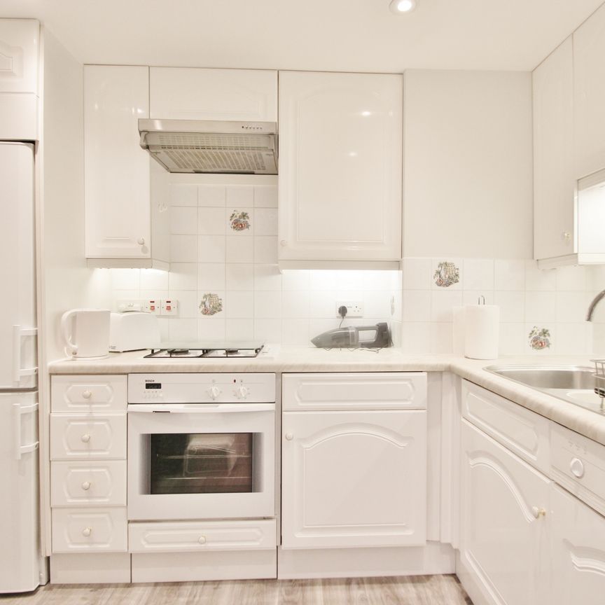 Warwick House, Windsor Way, Hammersmith, London, W14 - Photo 1