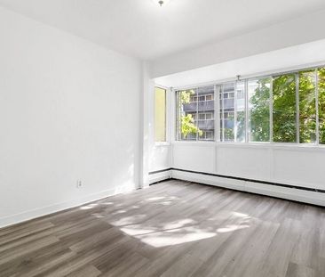 3465 Hutchison Street, Montréal, QC - Photo 1