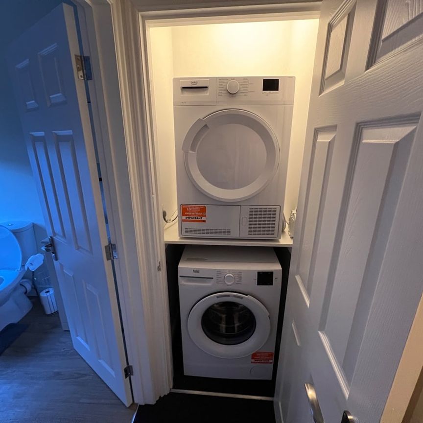 4 Bed Terraced House, Roman Road, BS5 - Photo 1