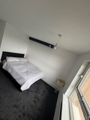Room in a Shared Flat, Cottingley Heights, LS11 - Photo 1