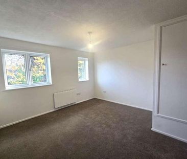 Chiltern Avenue, Farnborough, GU14 - Photo 5