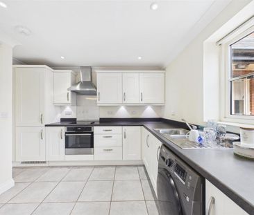 2 bedroom mews to rent - Photo 5