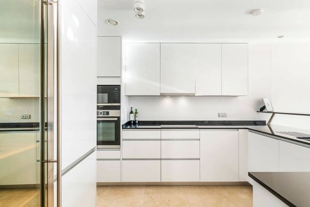 4 bedroom luxury Villa for rent in Marbella, Spain - Photo 1