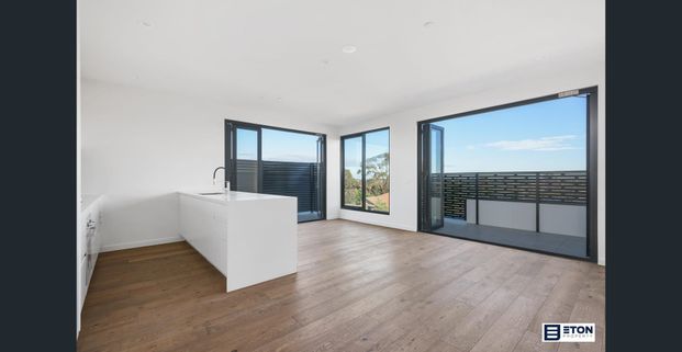 Modern and Stylish Three Bedroom Apartment - Photo 1