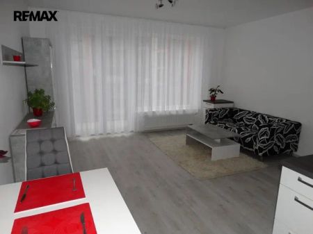 Exkluzivní pronájem novostavby zařízeného klimatizovaného bytu 2+kk+B -Pardubice-centrum - Photo 4