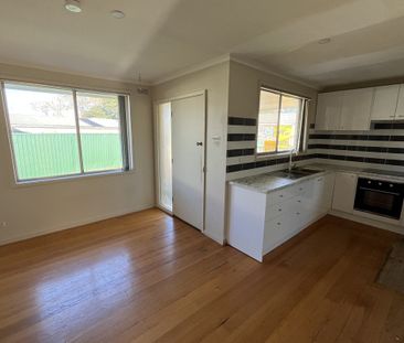 3 BEDROOM HOME! - Photo 3